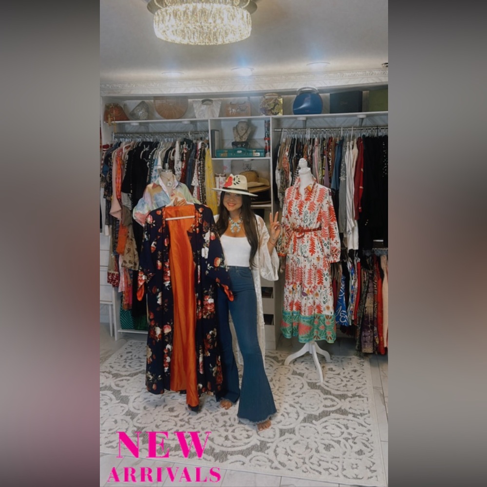 Like This Listing To Get Notified When I Go Live🛍️